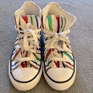 Converse girls hi tops. EUC. Size 1